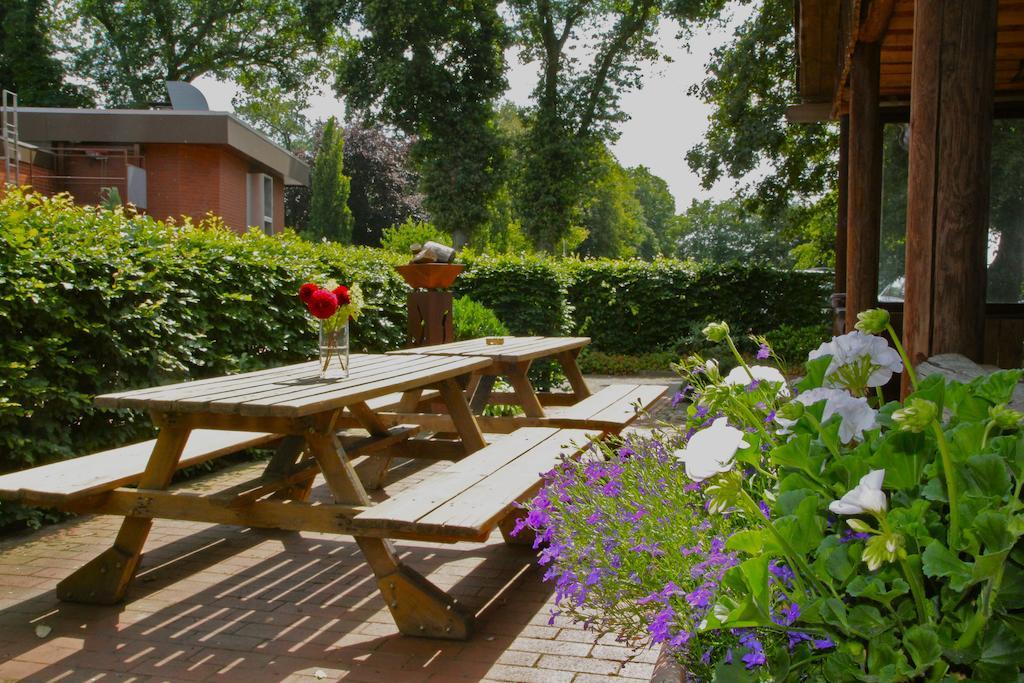 Hotel Waldgasthof Schoening Friesoythe Esterno foto