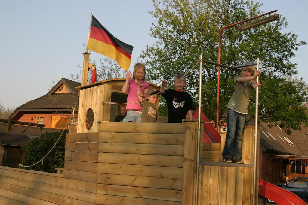 Hotel Waldgasthof Schoening Friesoythe Esterno foto
