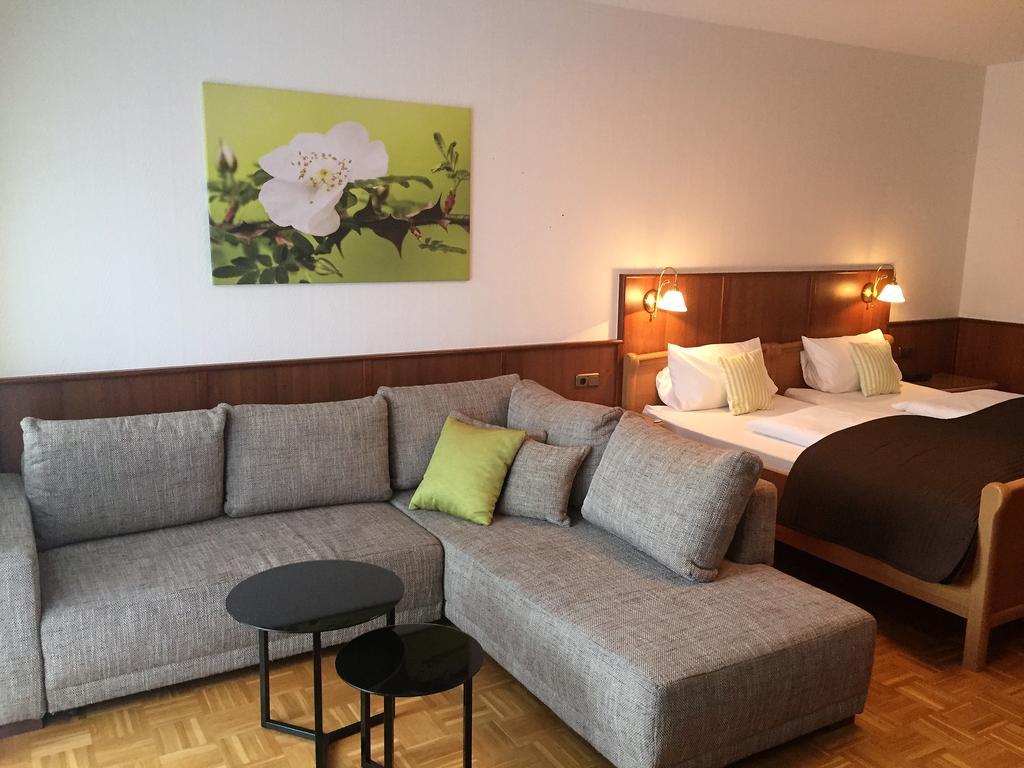 Hotel Waldgasthof Schoening Friesoythe Esterno foto