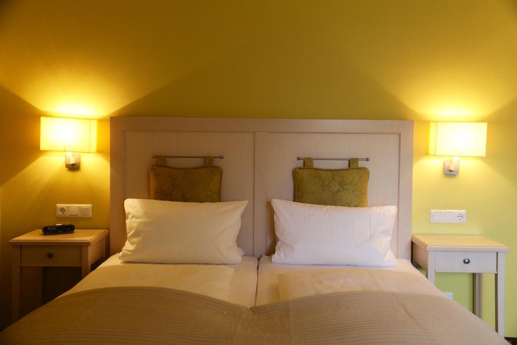 Hotel Waldgasthof Schoening Friesoythe Esterno foto